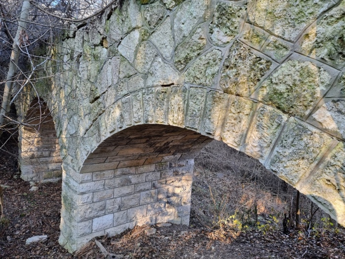Единственият каменен мост във Варна се превърна в туристическа атракция