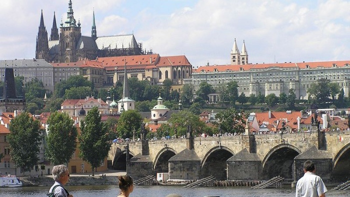 Екватор дава старт на програмите до Прага