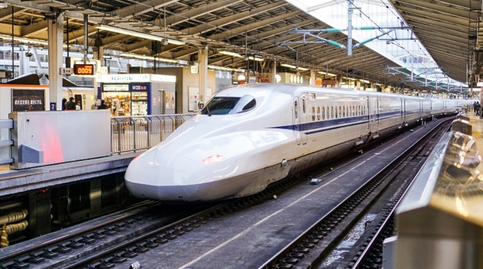 Нов влак стрела запознава туристите с малко популярен район в Япония