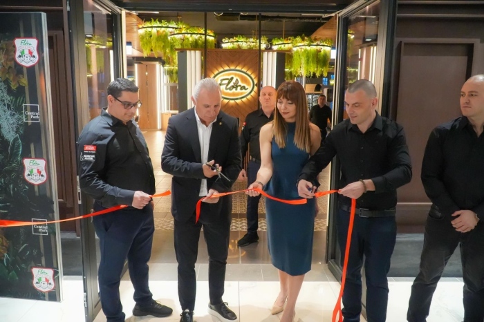 Христо Стоичков откри новия ресторант Flora bar and grill в Бургас  