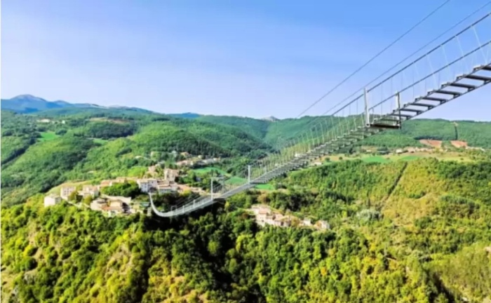 В Италия откриха най-високият висящ мост в Европа