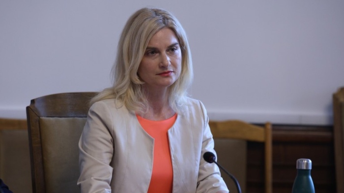 Посланици натискат Зарица Динкова да остане и служебен министър на туризма