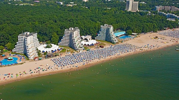 РЗИ не препоръчва къпането в морето край Албена и Кранево заради замърсяване
