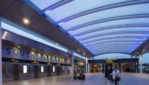 Хиляди пътници бяха блокирани на лондонското летище Гетуик