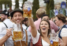 Цената на бирата на германския Октоберфест тази година ще се увеличи