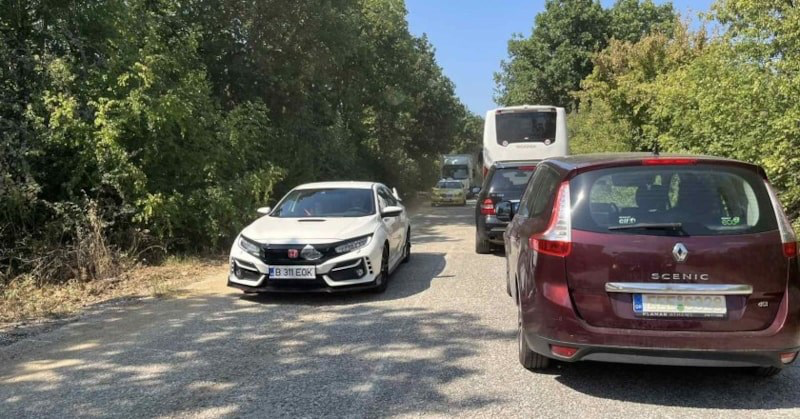 Пожари затрудняват движението към граничен пункт Кулата