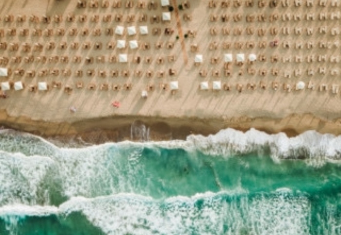Плаж Теополис предлага онлайн резервация на чадъри и шезлонги 