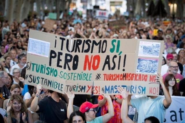 Хиляди протестираха срещу масовия туризъм на Майорка