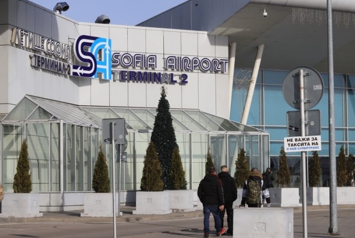 Летище София премина на гласови съобщения заради проблем с мониторите 