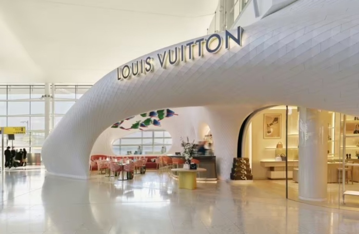 Louis Vuitton с ново кафене на лондонското летище Хийтроу