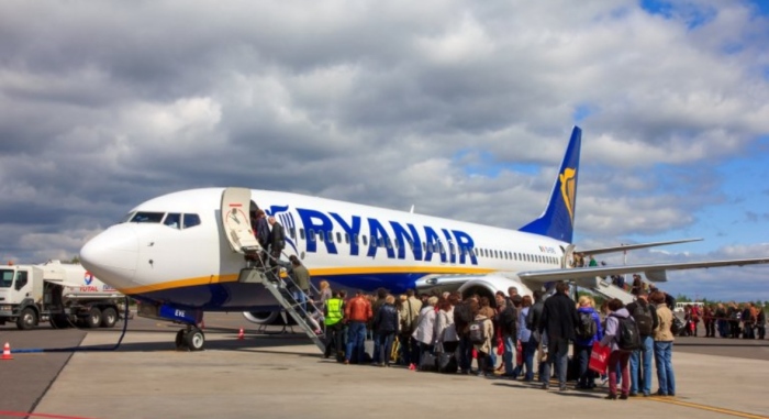 Ryanair съди буен пътник за 15 000 евро