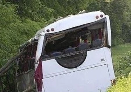 Автобус с 30 пътници катастрофира в Шабла