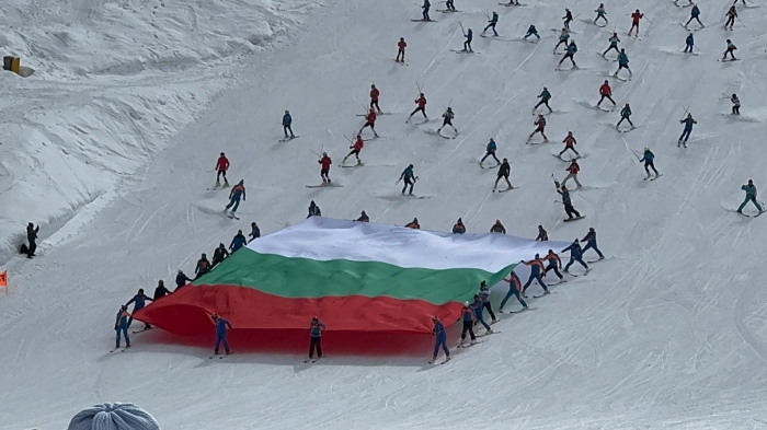 В Банско се спуснаха със знамето за 3 март 