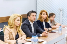 Министерството на туризма събра туроператорите заради обозначаването на цените и в евро