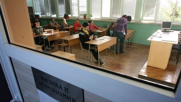 От МОН предлагат 12 дни почивка за учениците по Коледа и Нова година и 10 дни за Великден 