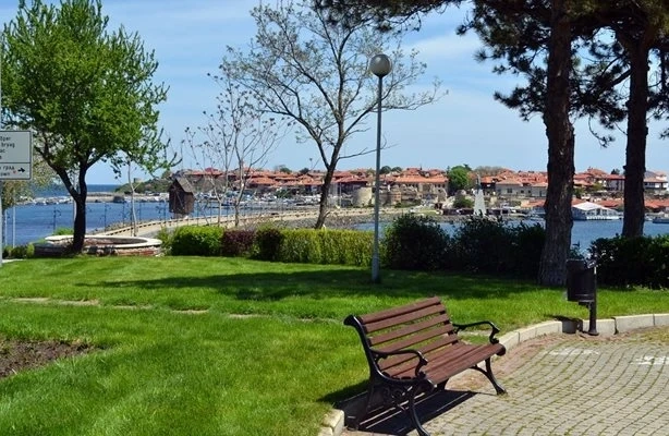 1 млрд. лв. харчат българите за почивка на море, половината - за храна 