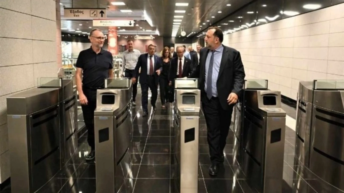 Метрото в Солун отново работи след почти едномесечно спиране