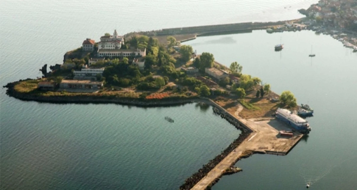 Министерството на културата няма право да стопанисва порта на остров край Созопол
