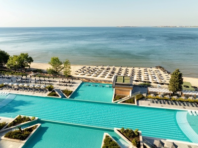 SECRETS SUNNY BEACH RESORT & SPA стартира сезон 2026 празнувайки две важни международни награди