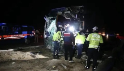 Седем загинали и 30 ранени в автобусна катастрофа на пътя Измир-Анталия 