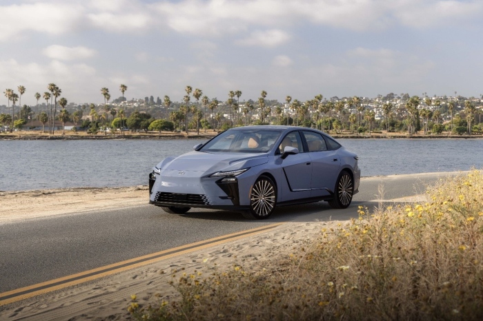 Изцяло новият Lexus ES: Ново определение на луксозния седан
