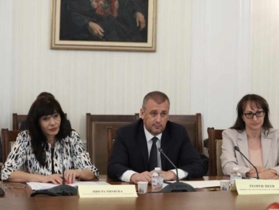 Правителството поставя на дневен ред малките летища в България 
