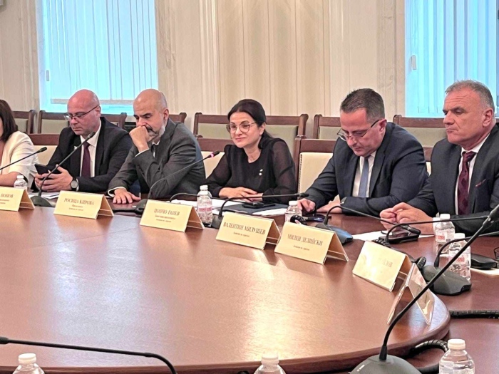 Представители на три министерства обсъдиха с народните представители актуални въпроси в Комисията по туризъм в Парламента