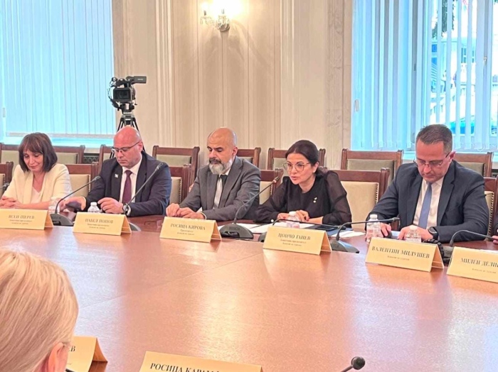 Представители на три министерства обсъдиха с народните представители актуални въпроси в Комисията по туризъм в Парламента