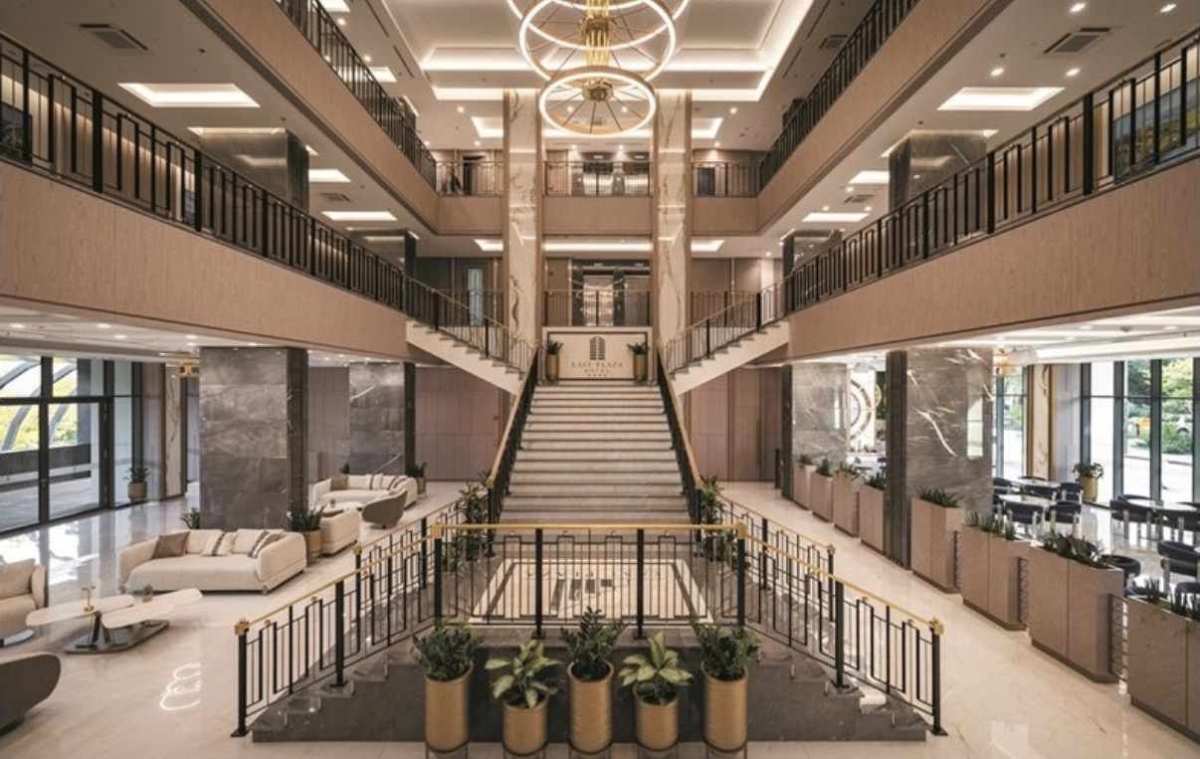 East Plaza Hotel: Нови стандарти в бизнес гостоприемството и архитектурния стил