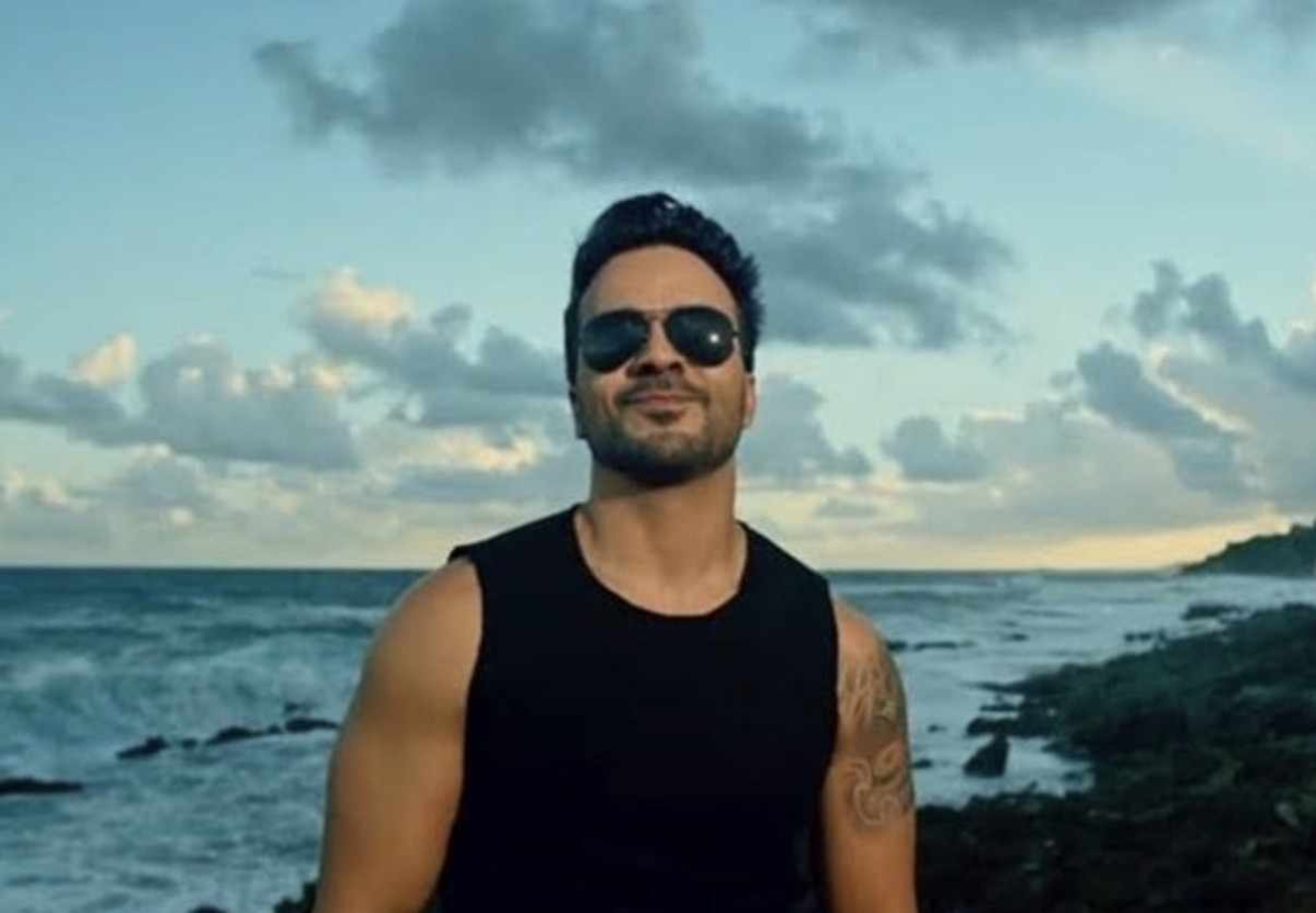 Луис Фонси изпълнява хита Despacito на живо в Бургас