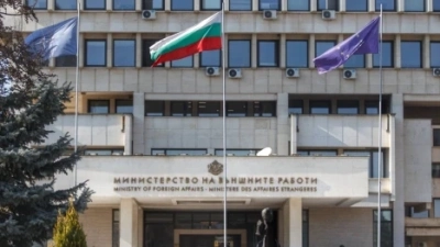     МВнР предупреждава: Полетите между ЕС и ОАЕ остават несигурни заради напрежението в Персийския залив