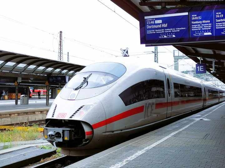 Мащабна кражба на кабели спря 300 влака в Германия